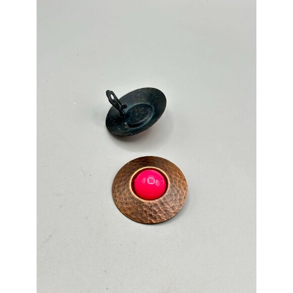 Vintage Hammered Round Copper Clip On Earrings with Fuchsia Cabochons - Picture 4 of 5